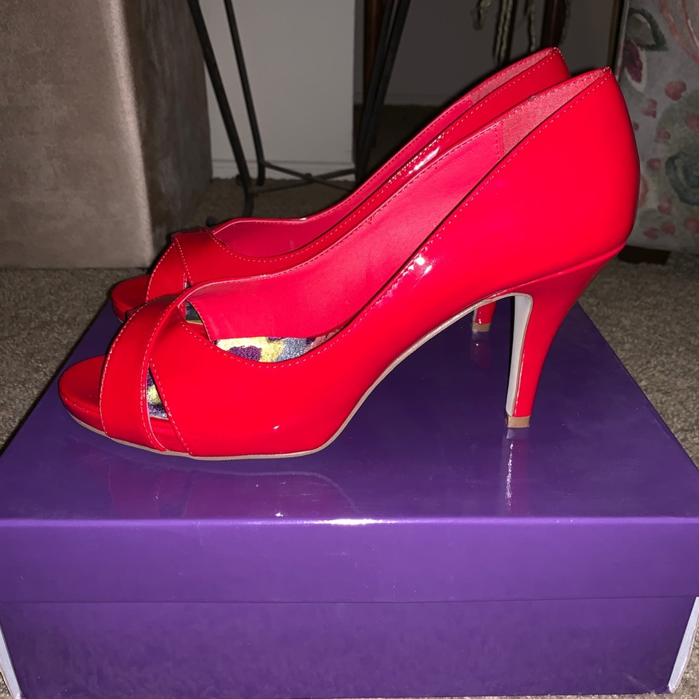 Red Heels - Picture 3 of 3